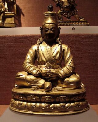 Undated, Tibet, King Songtsen Gampo, gilt metal, at the Beijing Museum (China).