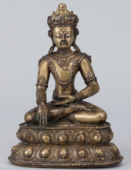16th c., Tibet, Akshobhya, gilt c.a.+sil., 19,70 cm, 700021 har, F1997.31.21 Rubin MoA